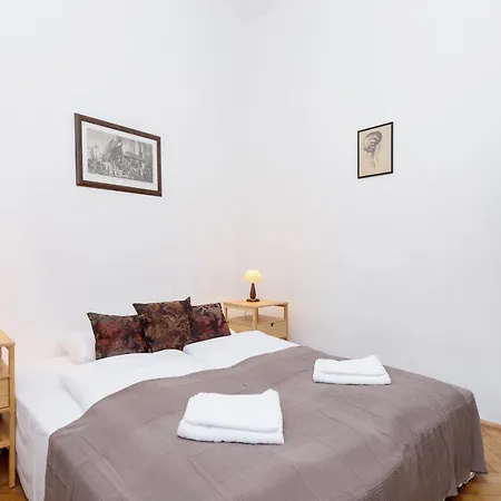 Apartment Pijarska By Renters