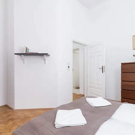 Apartment Pijarska By Renters