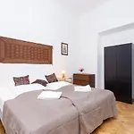 Pijarska By Renters Lägenhet *