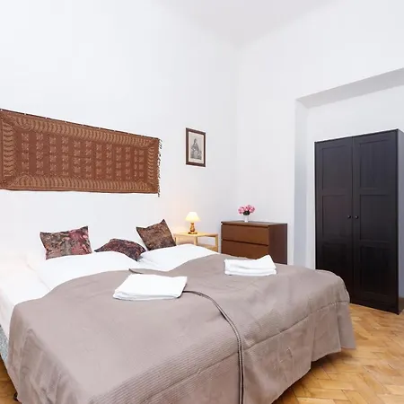 Pijarska By Renters Apartmán *